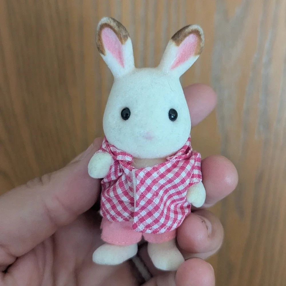 Sylvanian Families Calico Critters Hopscotch Chocolate Rabbits Bundle of 3 Plaid